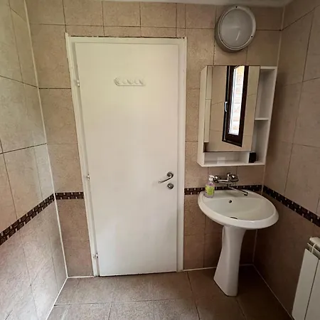 Lea Hause With Swimming Pool,jacuzzi In Vitosha Montain And Free Parking Villa Szófia