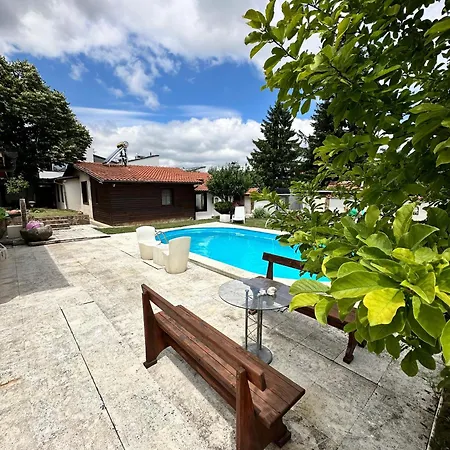 Villa Lea Hause With Swimming Pool,jacuzzi In Vitosha Montain And Free Parking Szófia