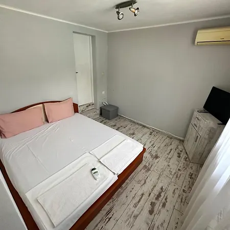 Lea Hause With Swimming Pool,jacuzzi In Vitosha Montain And Free Parking Sofia