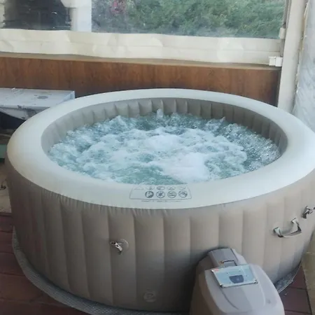 Lea Hause With Swimming Pool,jacuzzi In Vitosha Montain And Free Parking Szófia