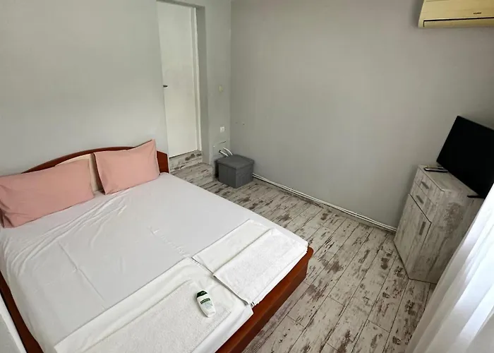 Lea Hause With Swimming Pool,jacuzzi In Vitosha Montain And Free Parking Sofia